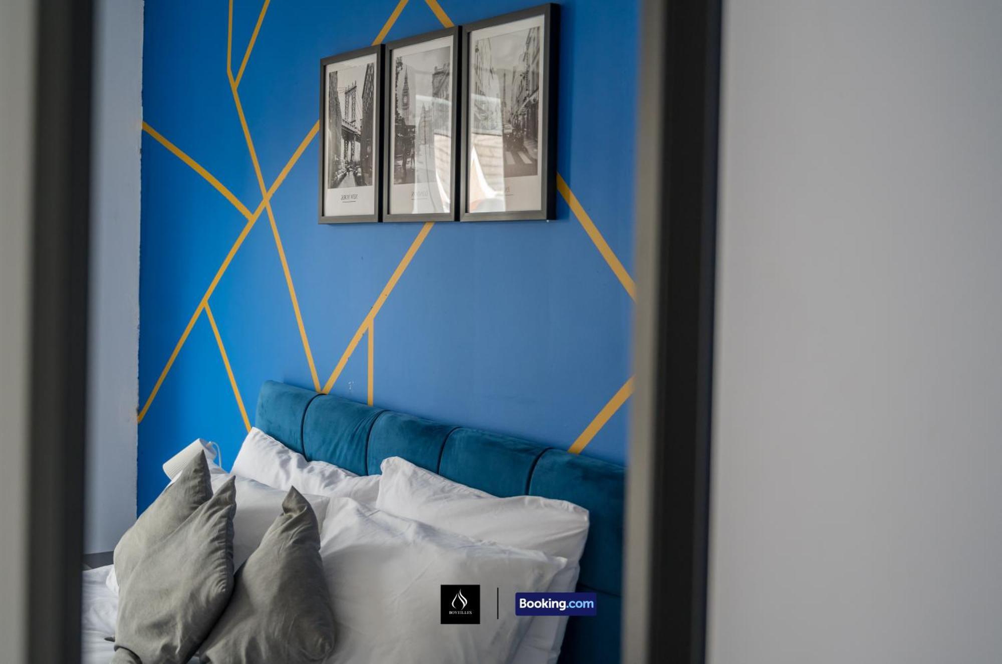 2 Bed House By Boyeilles Apartments Short Lets & Serviced Accommodation Belfast With Balcony & Free Parking Экстерьер фото