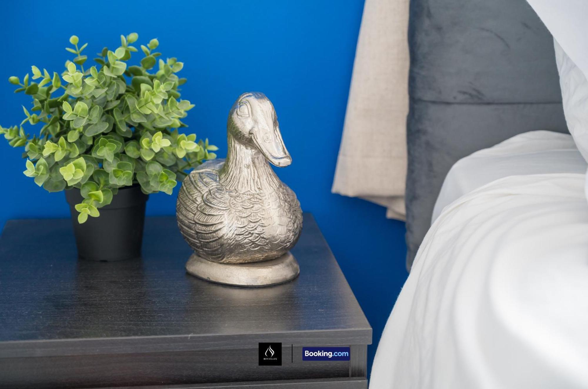 2 Bed House By Boyeilles Apartments Short Lets & Serviced Accommodation Belfast With Balcony & Free Parking Экстерьер фото