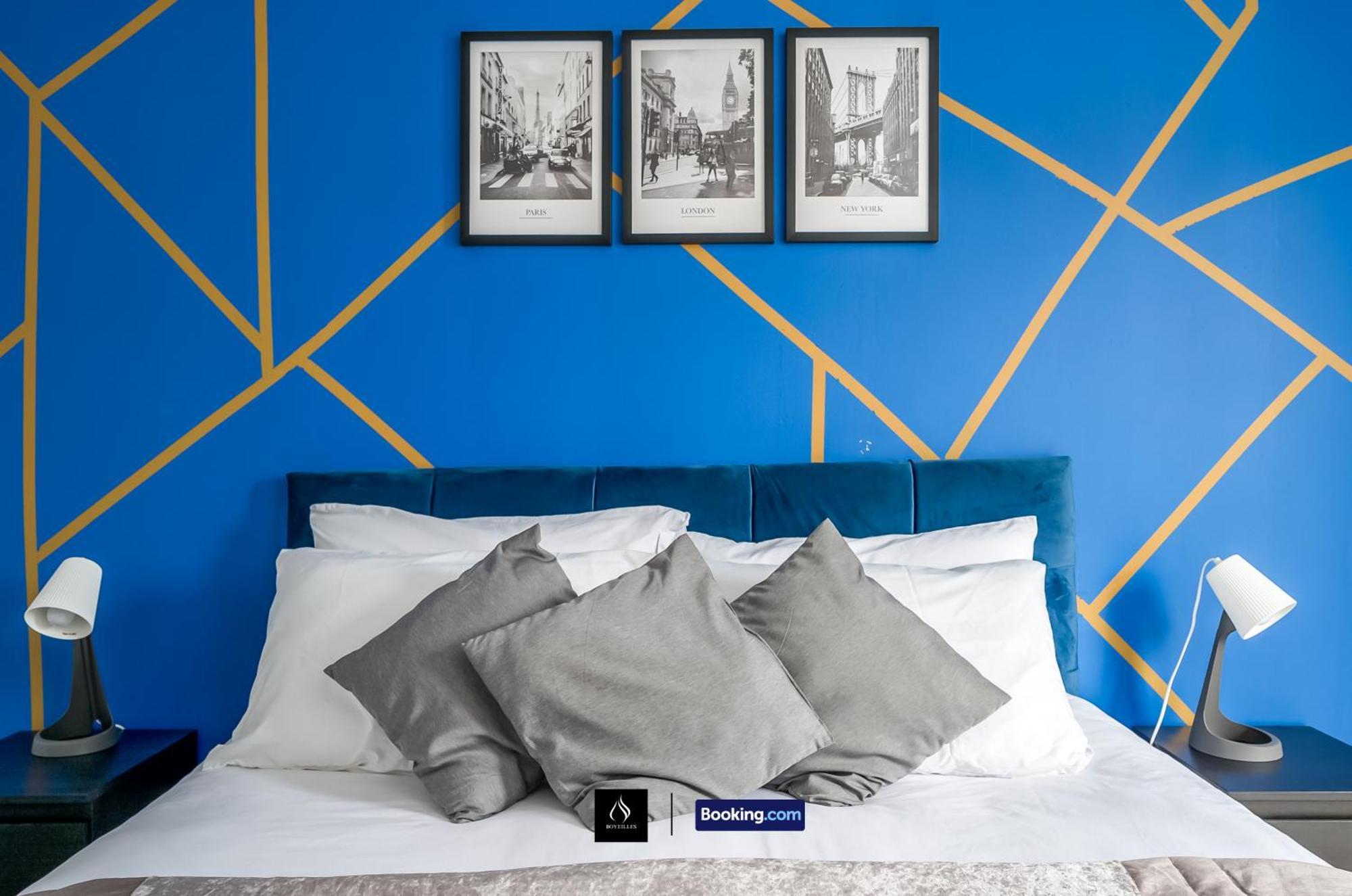 2 Bed House By Boyeilles Apartments Short Lets & Serviced Accommodation Belfast With Balcony & Free Parking Экстерьер фото